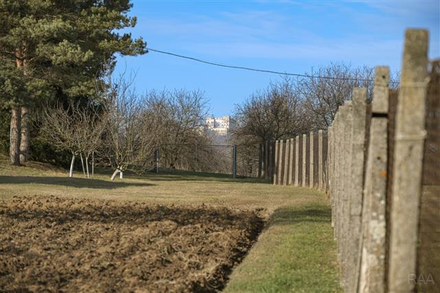 výhled z pozemku na hrad Buchlov [4/26]